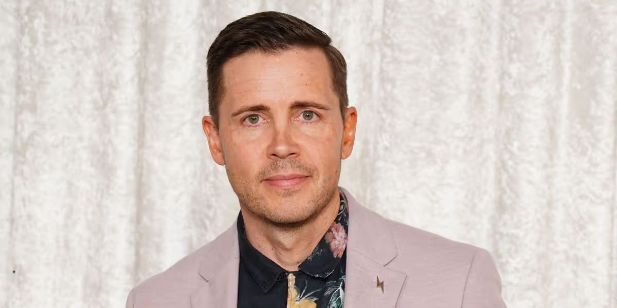 Actor de Todd en Coronation Street comparte rara foto de su pareja